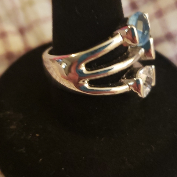 Lia Sophia 3 Stone Ring - Picture 3 of 5